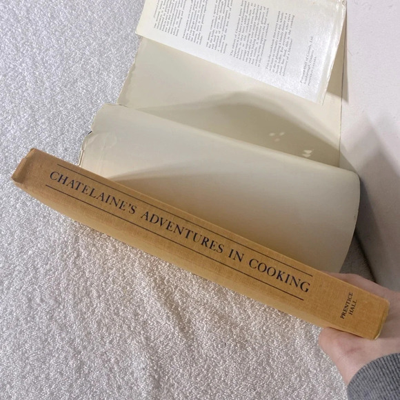 Vintage Chatelaine’s Adventures In Cooking Hard Cover Cookbook - Picture 8 of 15